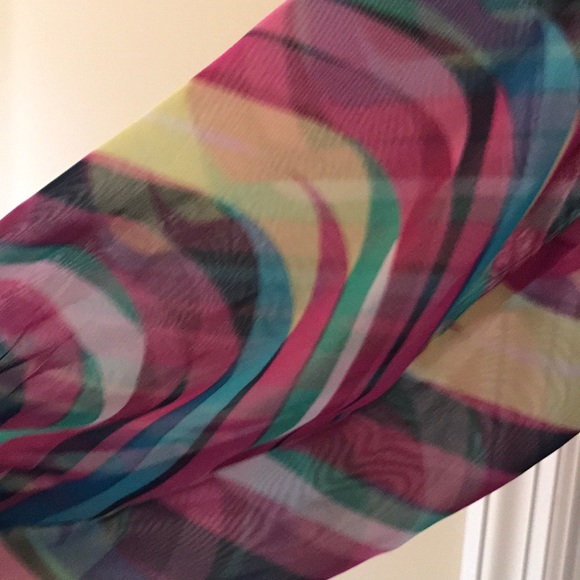 Beautiful Spring Top - Picture 4 of 8